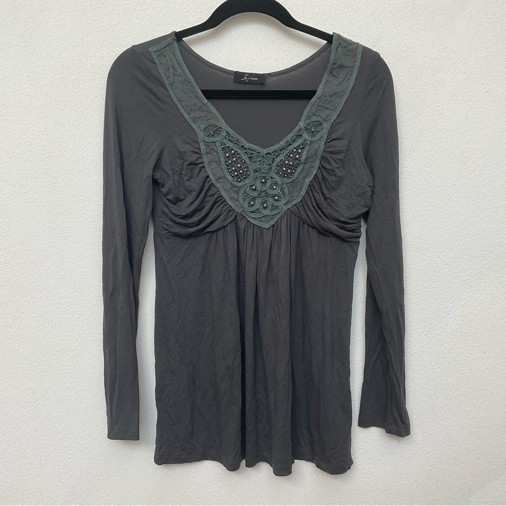 Soprano Grey/Green Long Sleeve with Embroidered Neckline Size Medium Earth Tone